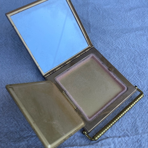 Vintage Bevel Tile Marbled White Acrylic Gold Metal Compact by Volupte USA - Picture 6 of 7